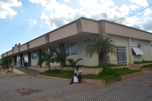 Vereadores denunciam irregularidades, perseguições, falta de estrutura acompanhados de salários quase R$40 mil reais pagos aos médicos no Hospital Vereadores denunciam irregularidades, perseguições, falta de estrutura acompanhados de salários quase R$40 mil reais pagos aos médicos no Hospital